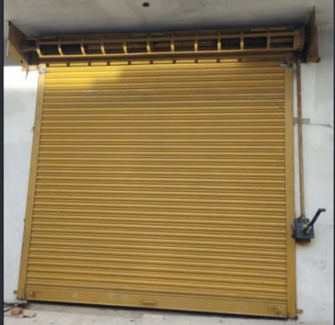 Gear-operated rolling shutter with side gearbox
